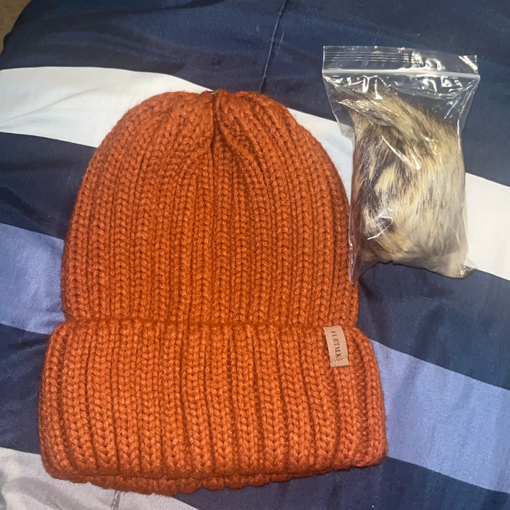 NWOT Furtalk Women’s Knit Beanie with Attachable Pom - Burnt Orange